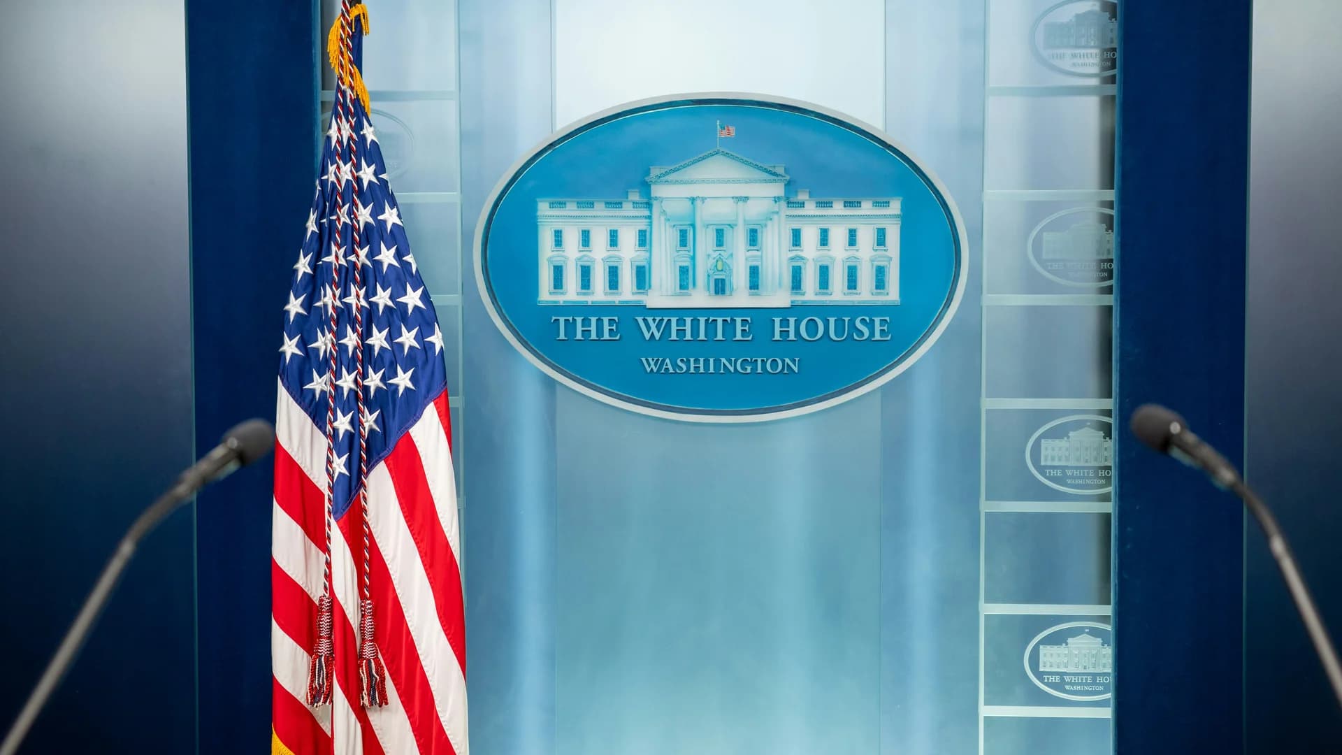 Trump Offers Memecoin Holders Another Gala at Token's Lows