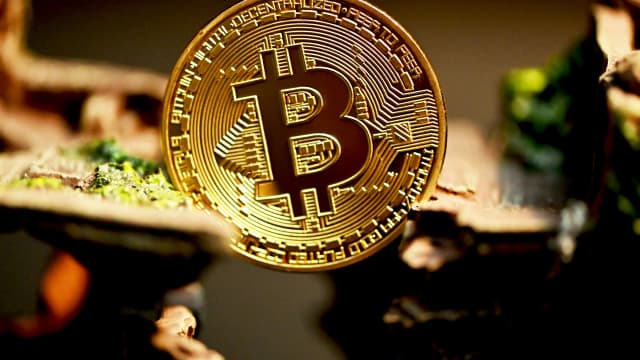 Bitcoin Teases $70K Weekly Close and Key Support Reclaim