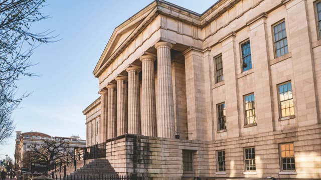 DeFi Lobby Drops SEC Airdrop Lawsuit, Cites Crypto Shift