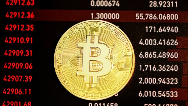 Bitcoin Falls Below $67K as Treasury Yield Hits 4.5%