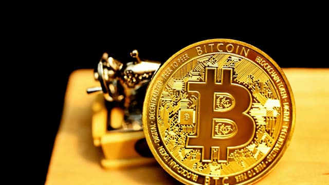 Bitcoin Demand Falters as Real Interest Rates Surge