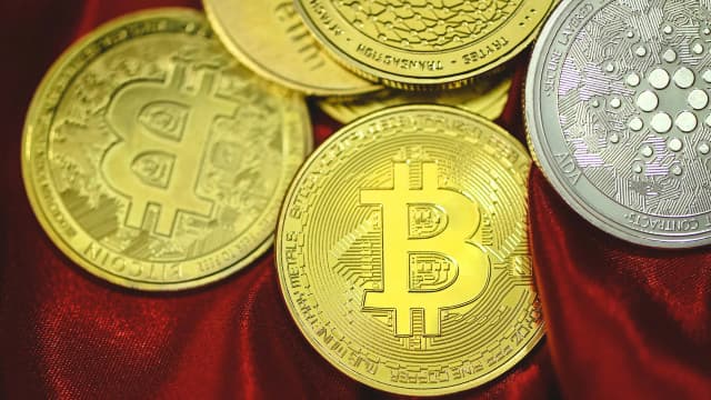 Bitcoin Price Prediction 2026: BTC, ETH, BNB, XRP, SOL, DOGE, HYPE, ADA, BCH, LINK Chart Analysis